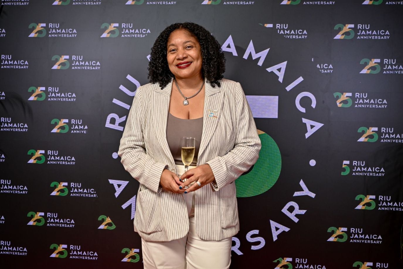 Imagen 32: sesión de fotos en el fotocall del evento del 25 aniversario de RIU de Jamaica.