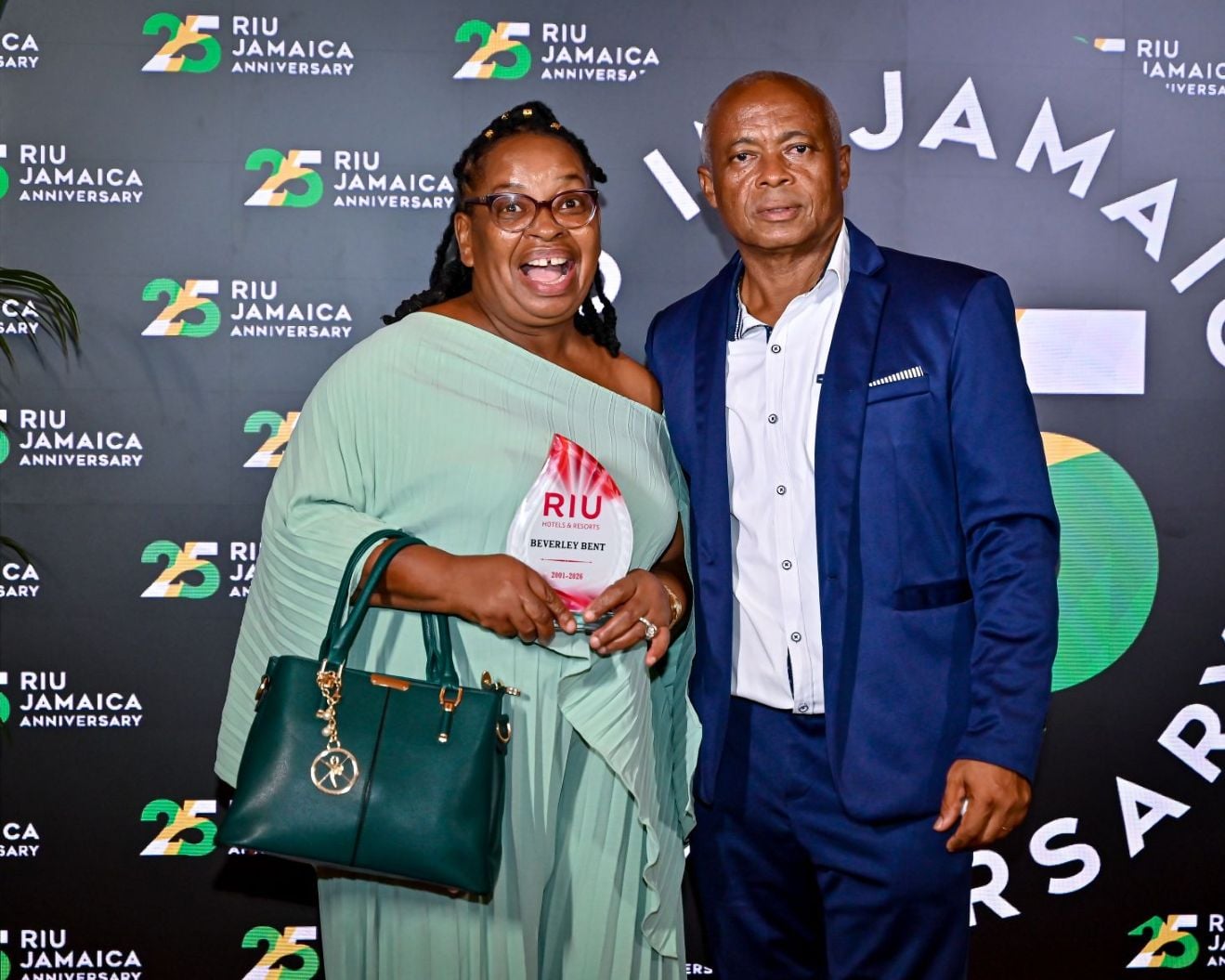 Imagen 36: sesión de fotos en el fotocall del evento del 25 aniversario de RIU de Jamaica.