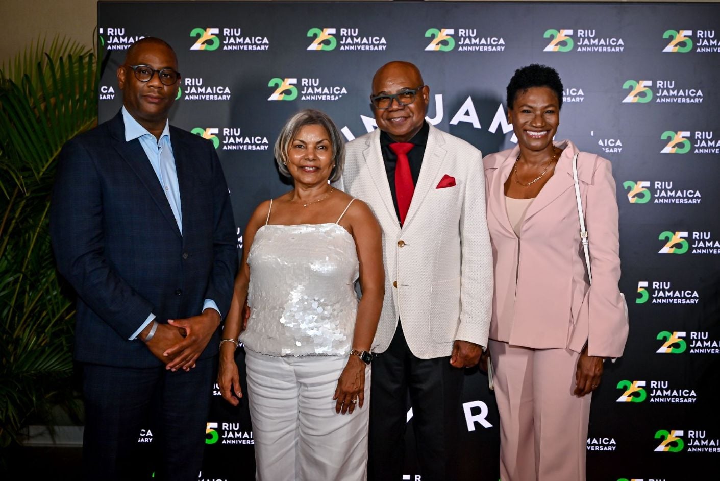 Imagen 39: sesión de fotos en el fotocall del evento del 25 aniversario de RIU de Jamaica.