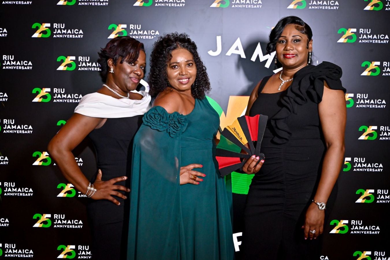 Imagen 46: sesión de fotos en el fotocall del evento del 25 aniversario de RIU de Jamaica.