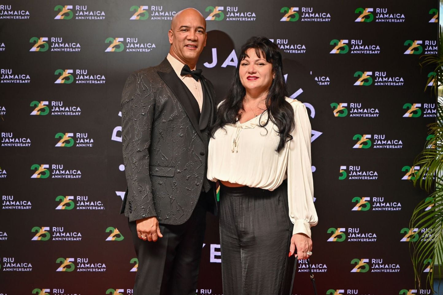 Imagen 7: sesión de fotos en el fotocall del evento del 25 aniversario de RIU de Jamaica.