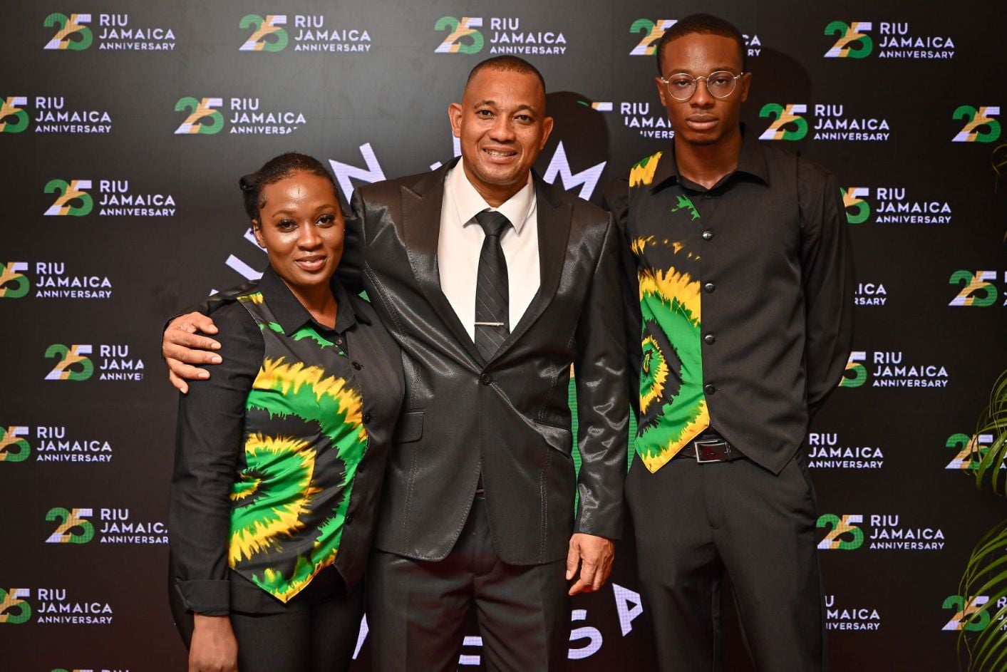 Imagen 8: sesión de fotos en el fotocall del evento del 25 aniversario de RIU de Jamaica.