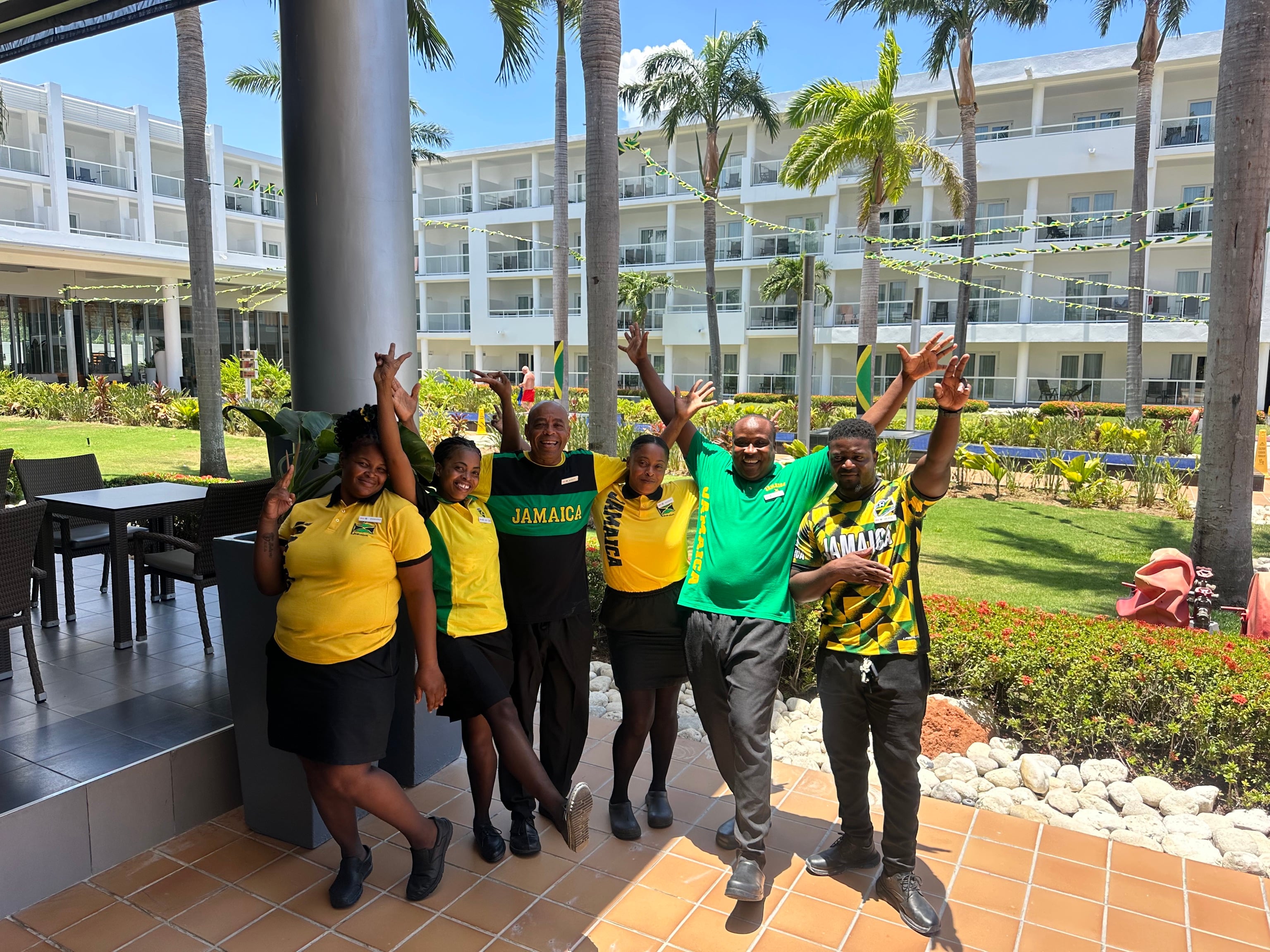 Equipo del Riu Palace Jamaica en el Día de la Independencia.