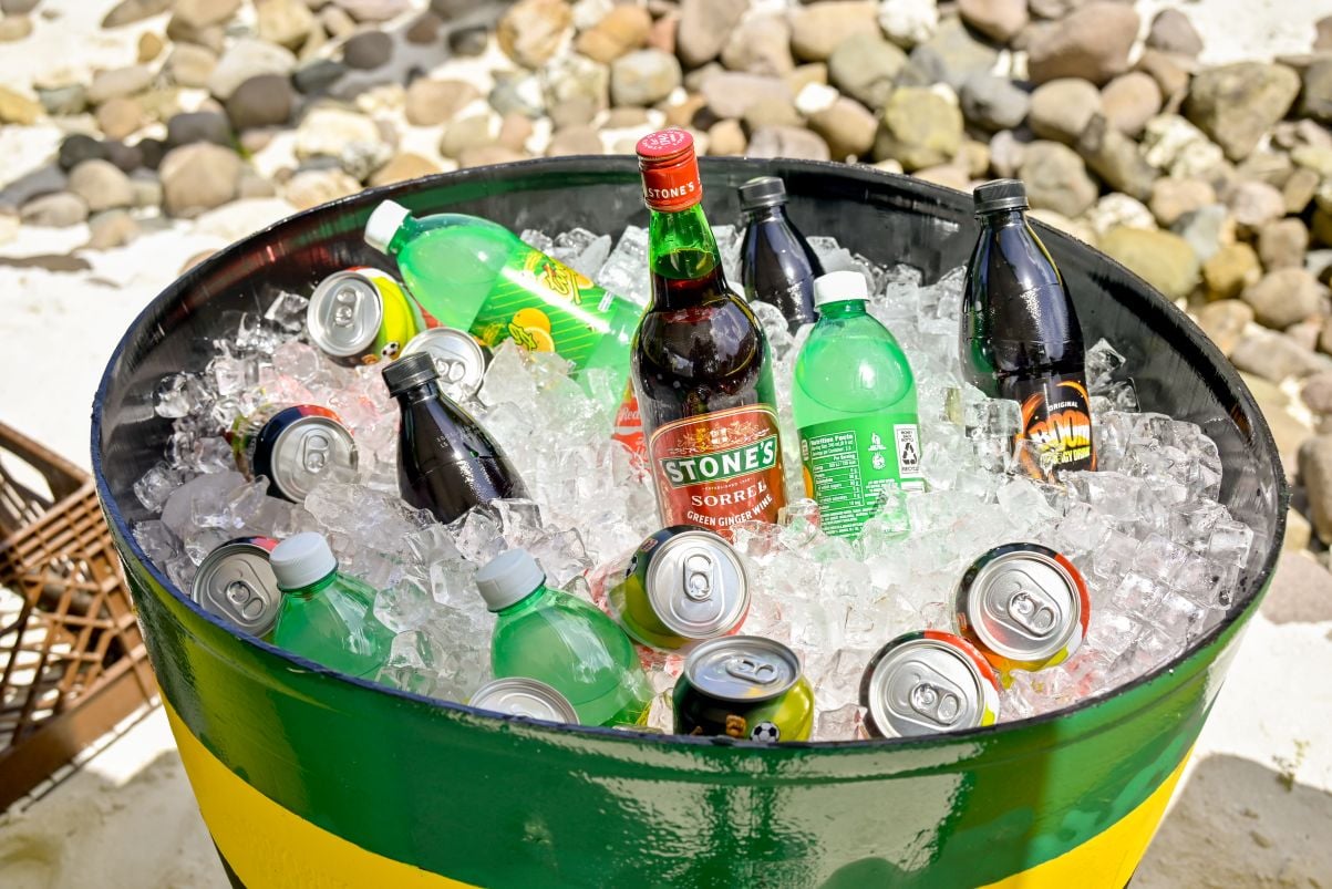 Bebidas para celebrar el Día de la Independencia de Jamaica.