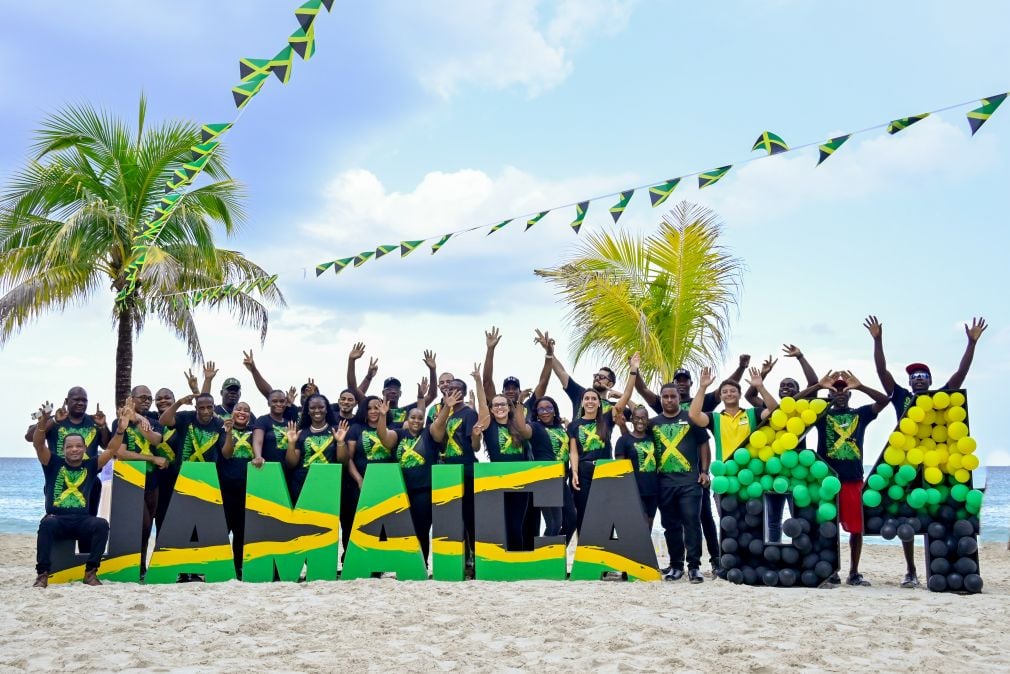Equipo del Riu Palace Tropical Bay durante el Día de la Independencia.
