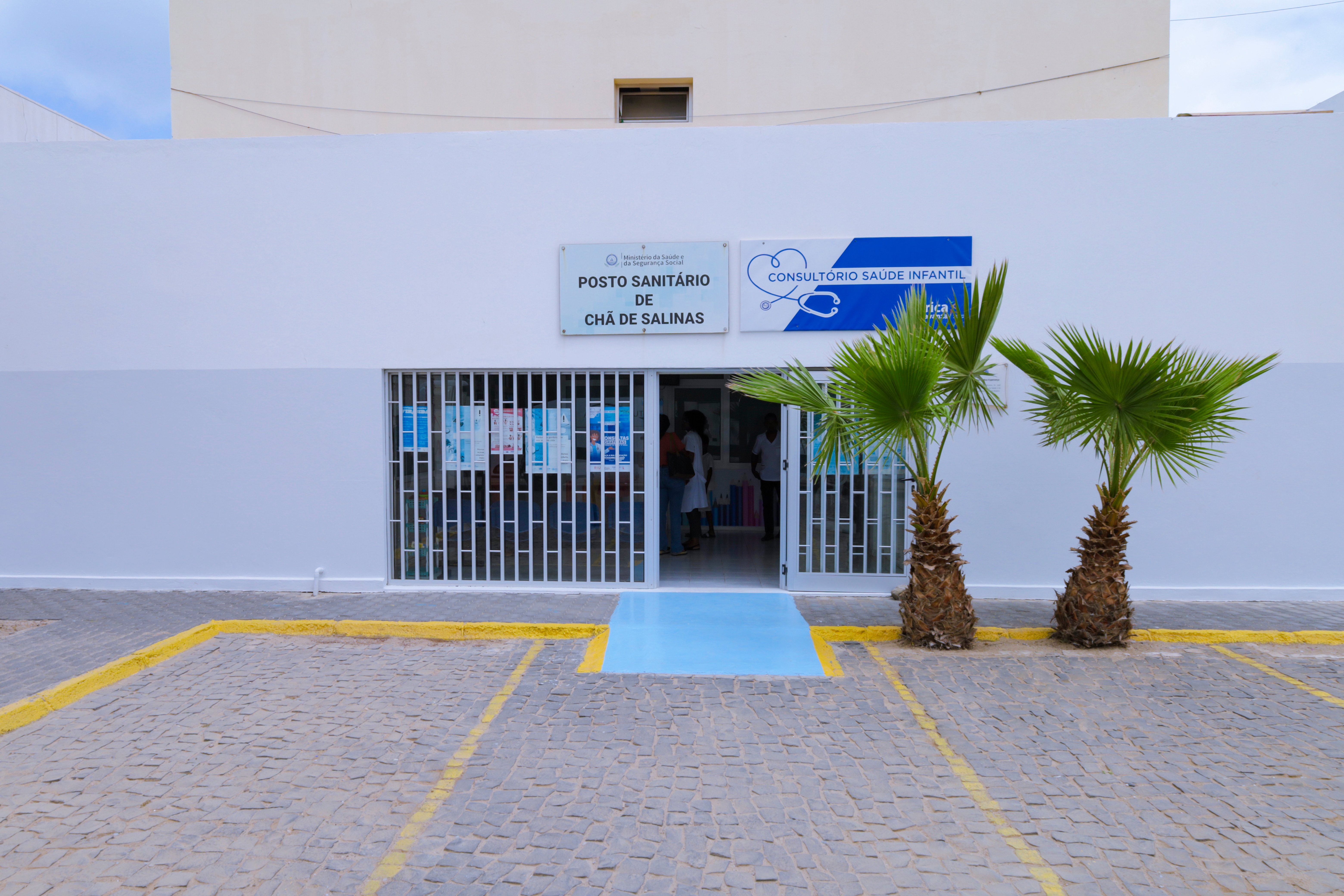 Fachada del edificio donde se ubica el Consultorio Solidario de Salud Infantil en Boa Vista.
