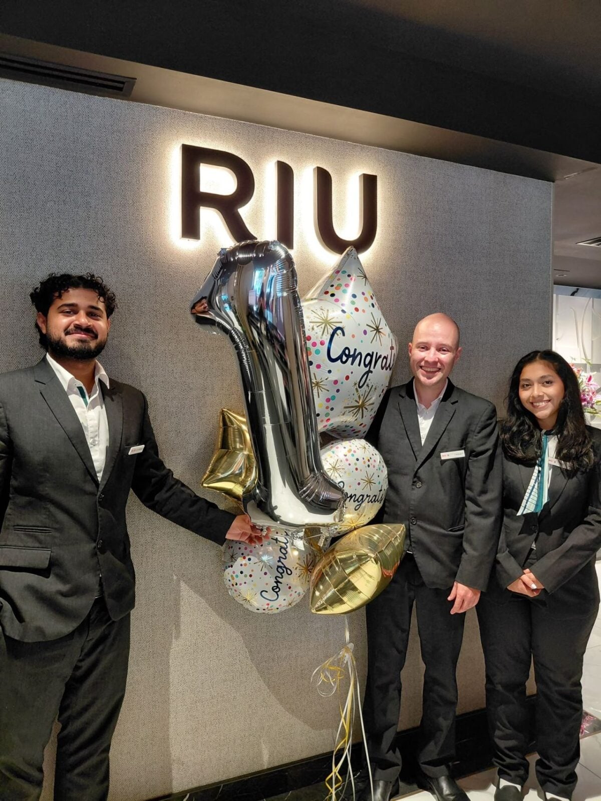 Celebración del equipo del Riu Plaza Toronto.