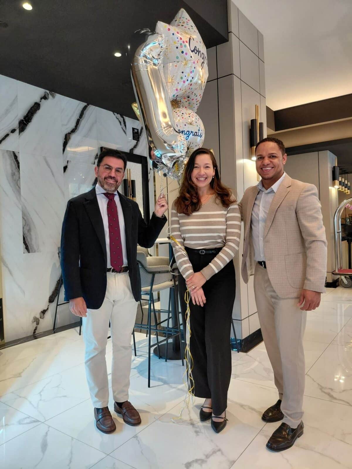 Foto de equipo del Riu Plaza Toronto.