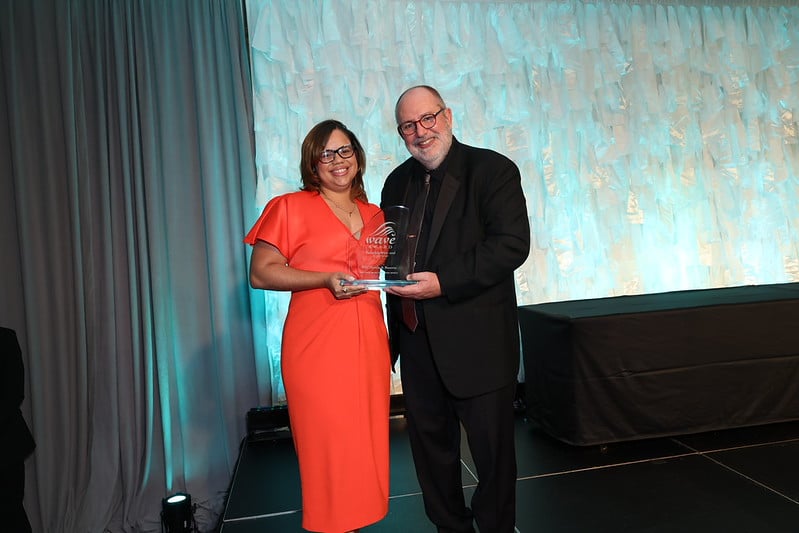 Why has RIU Hotels been awarded as the best brand for families in Mexico at the WAVE 2026 awards?