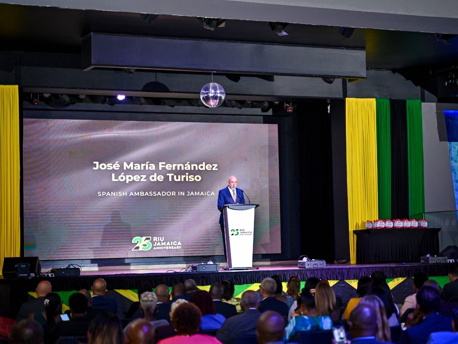 How has RIU celebrated its 25th anniversary in Jamaica?