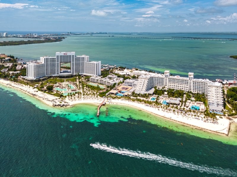 RIU Hotels & Resorts heropent het Hotel Riu Palace Peninsula in Cancún na een volledige renovatie met de exclusieve Elite Club-service