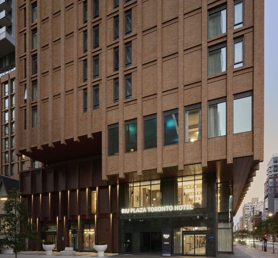 riu-plaza-toronto-entrada-magnolia.jpg