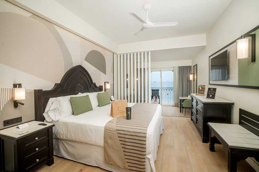 room-pacifico.jpg
