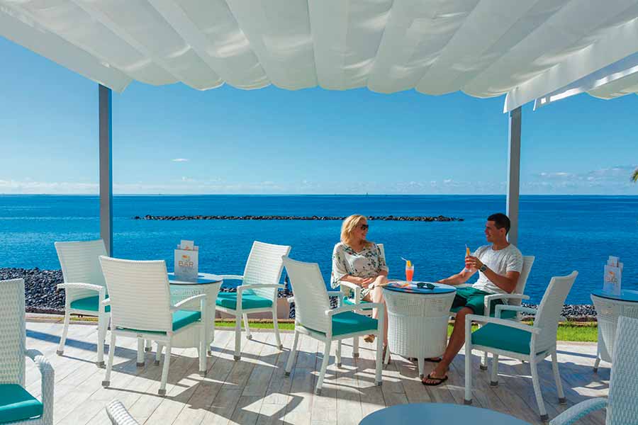 Terraza-piscina-riu-arecas.jpg