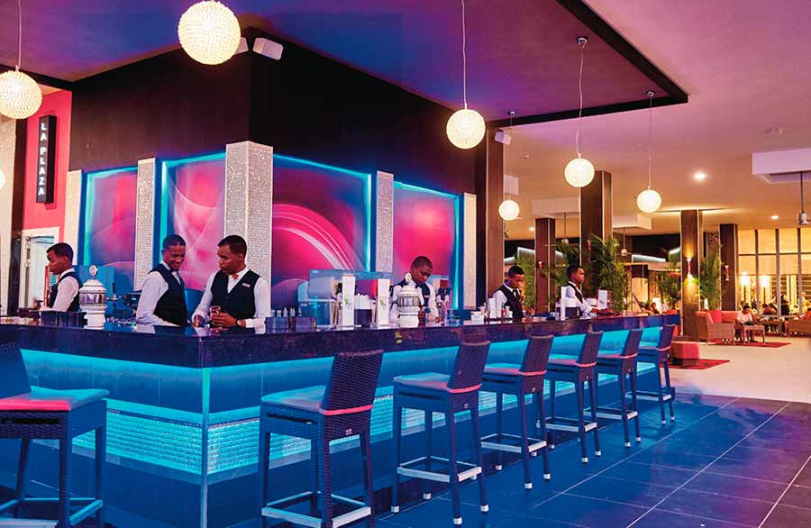 Lobby-bar-hotel-riu-bambu.jpg