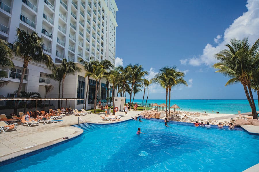 pool-hotel-riu-cancun.jpg