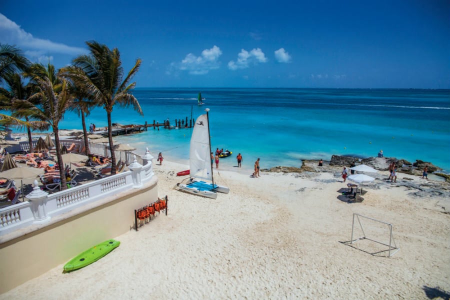Beach-hotel-riu-cancun-2.jpg