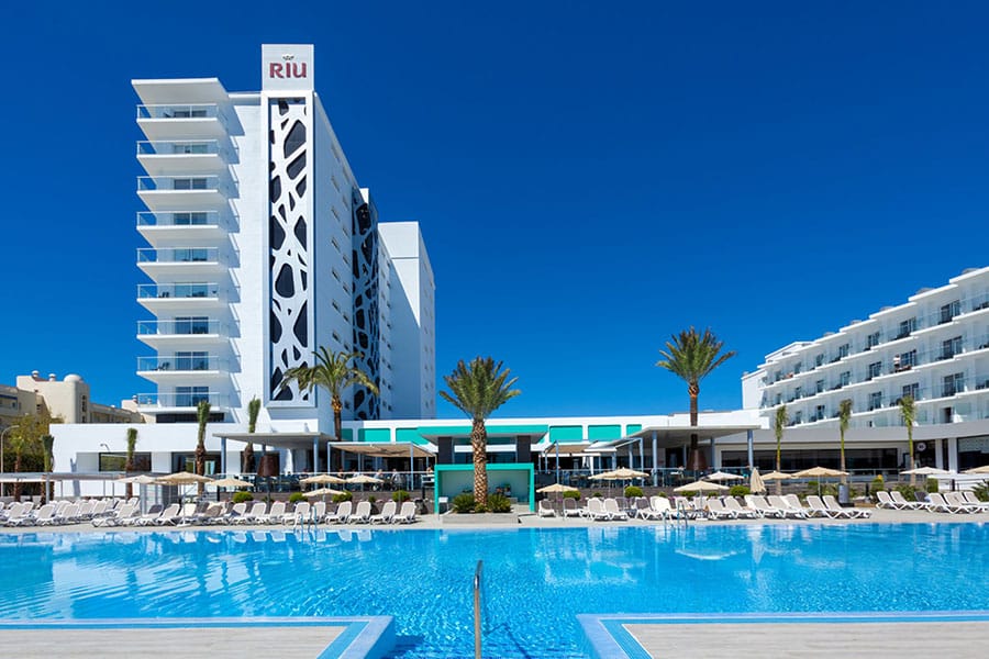Piscina-hotel-riu-costa-sol.jpg