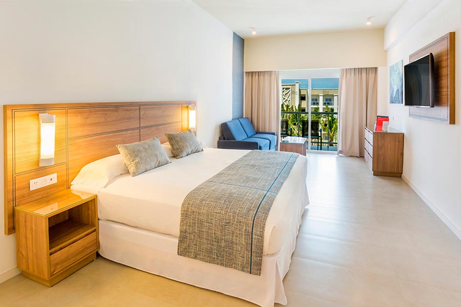 DBEB-2-room-riu-emerald-bay.jpg