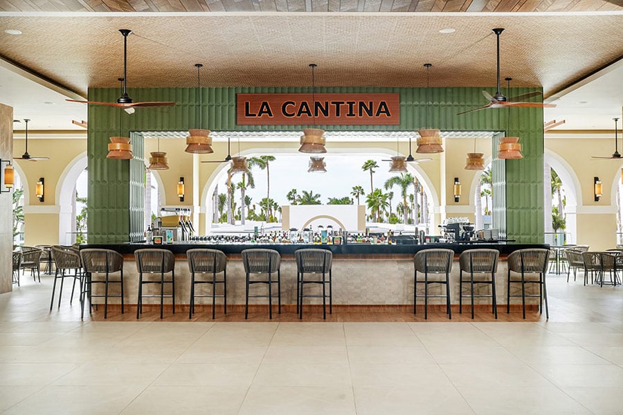 Lobby-bar-riu-jalisco-2.jpg