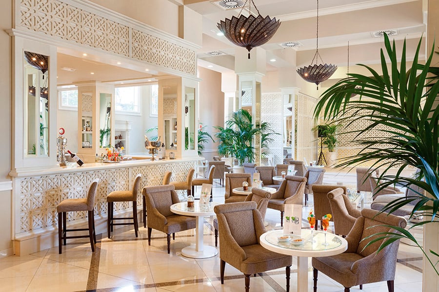 lobby-bar-hotel-riu-garoe.jpg