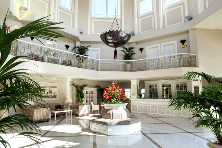 reception-hotel-riu-garoe.jpg