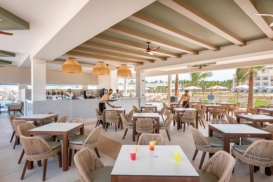 Pool-bar-riu-karamboa.jpg