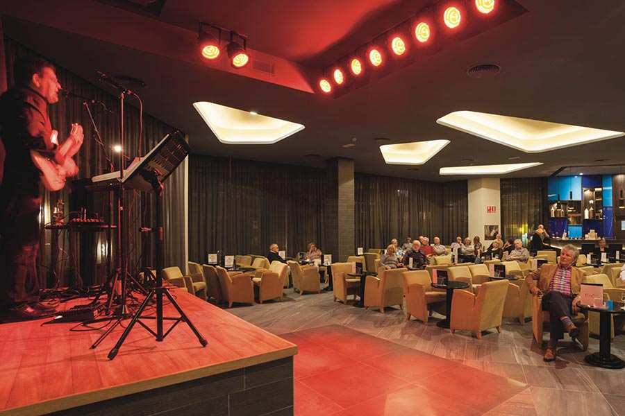 Bar-lounge-riu-monica-2.jpg