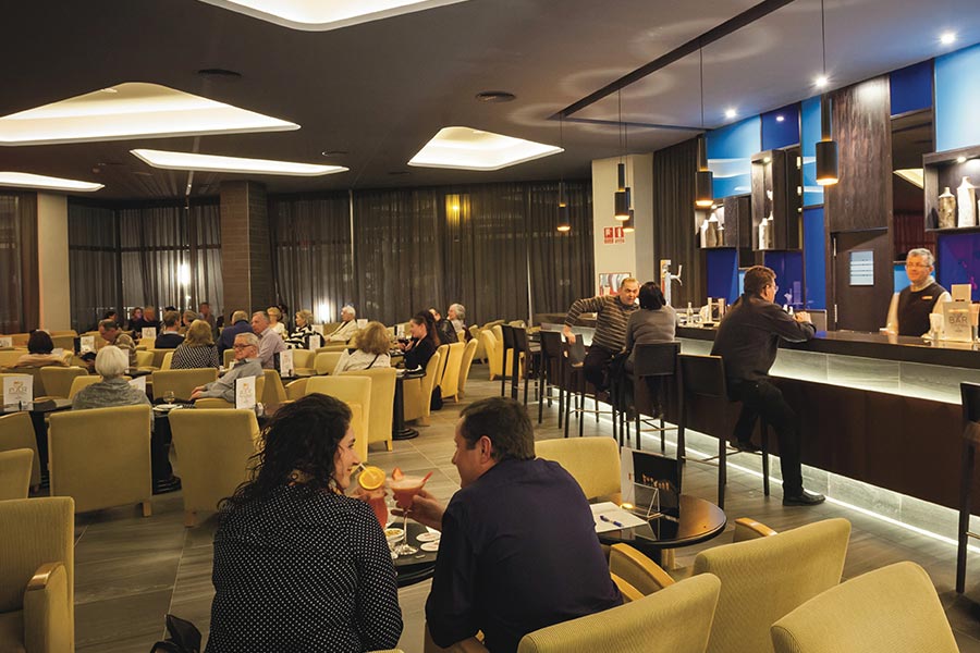 Bar-lounge-riu-monica.jpg