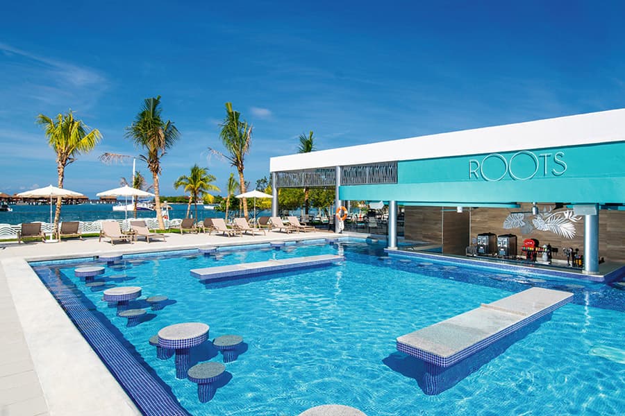 Bar-pool-riu-montego-bay.jpg