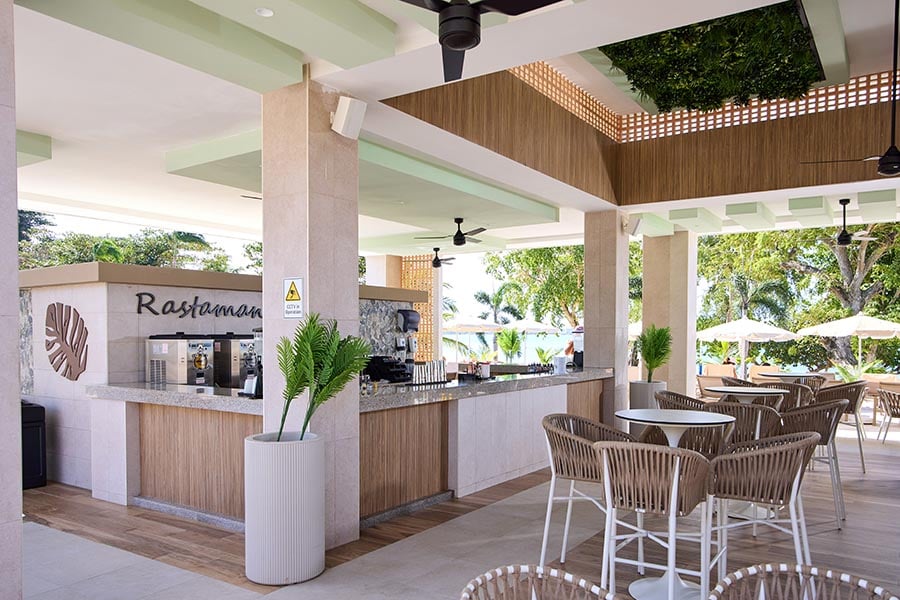 Pool-bar-hotel-riu-negril.jpg