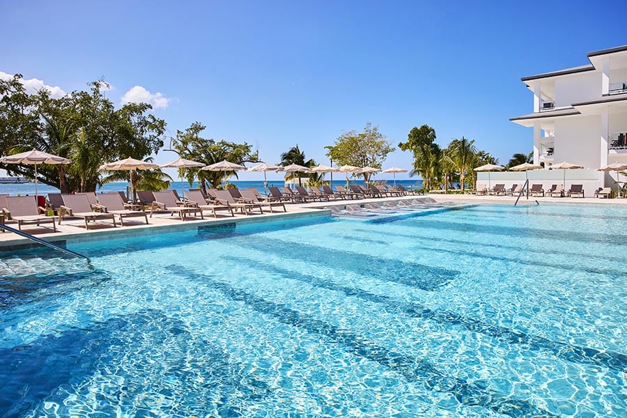 Pool-hotel-riu-negril.jpg