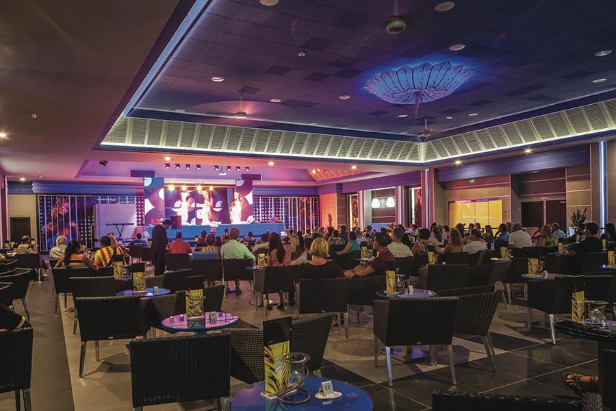 Lounge-bar-riu-palace-antillas.jpg