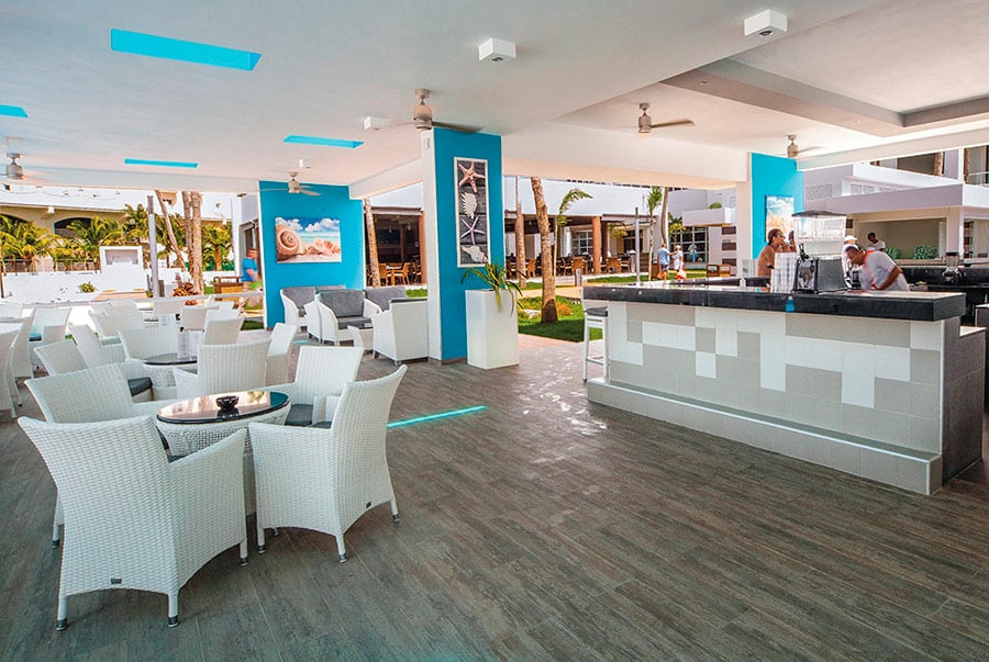 Pool-bar-riu-palace-antillas-5.jpg