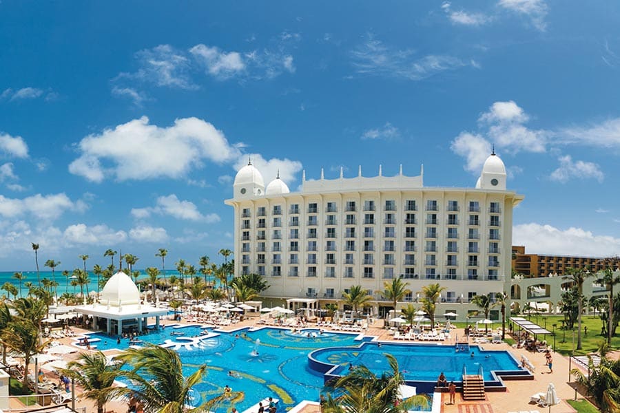 Pool-hotel-riu-palace-aruba-2.jpg