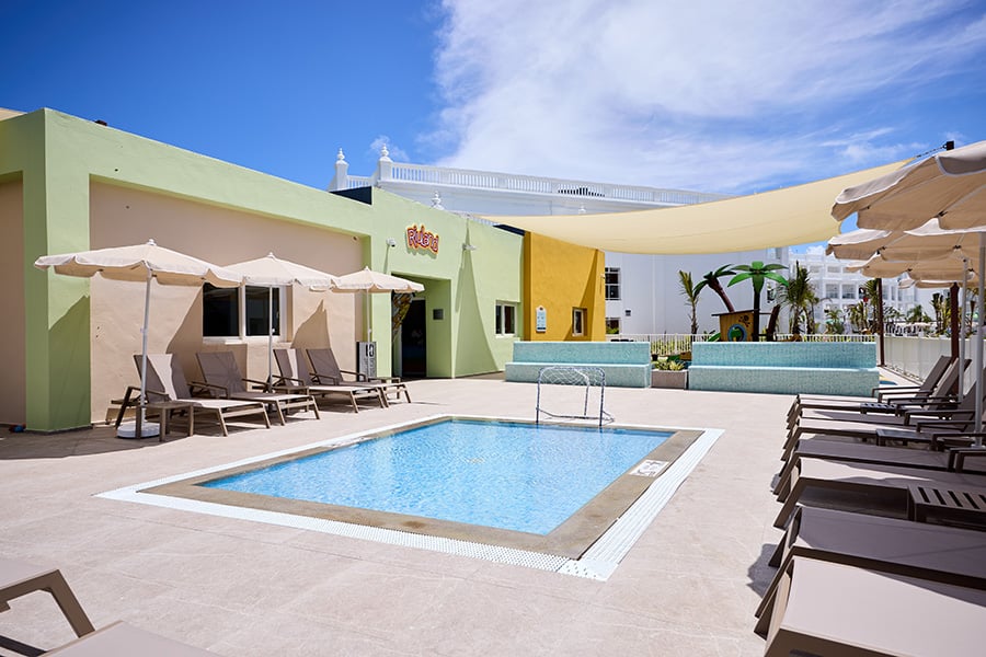 Riuland-pool-hotel-riu-palace-bavaro.jpg