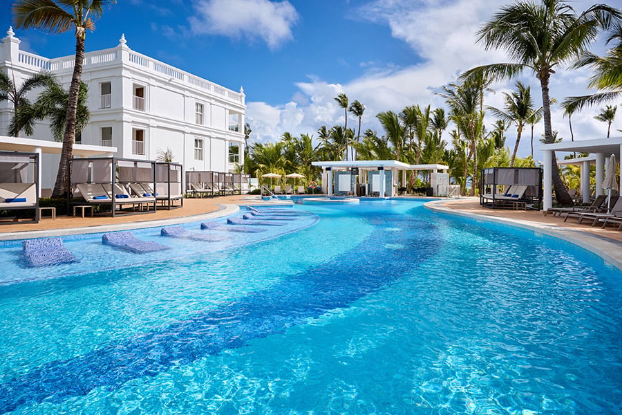 elite-pool-hotel-riu-palace-bavaro.jpg
