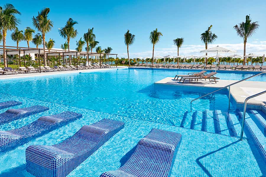pool-hotel-riu-palace-costa-mujeres.jpg