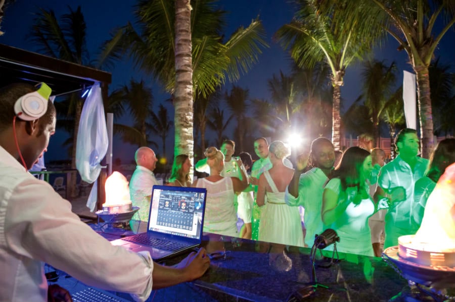 Shows-riu-palace-jamaica.jpg