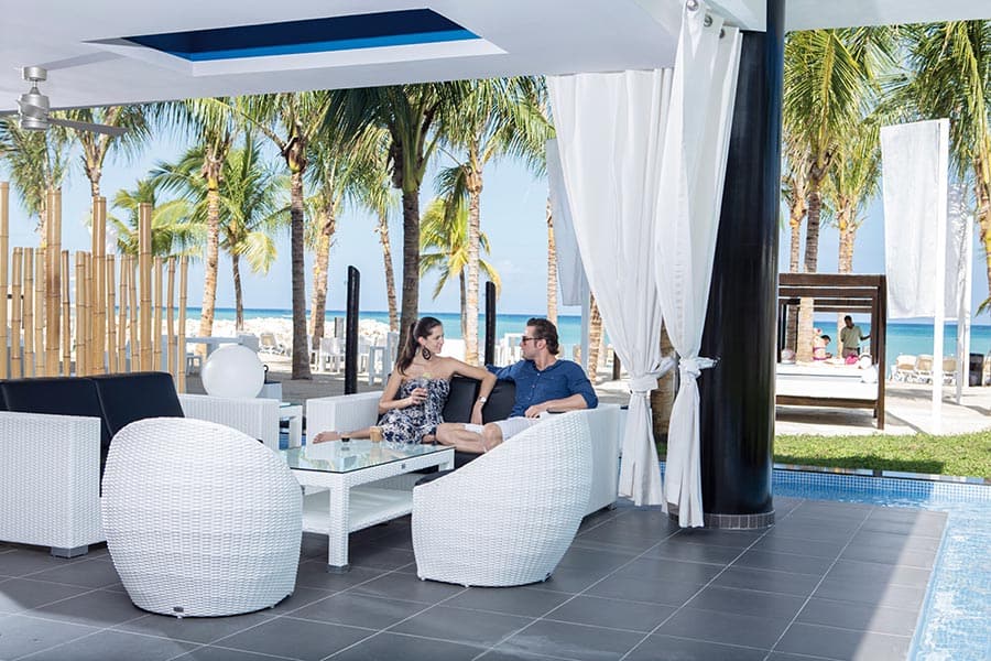 Bar-chill-out-riu-palace-jamaica-2.jpg