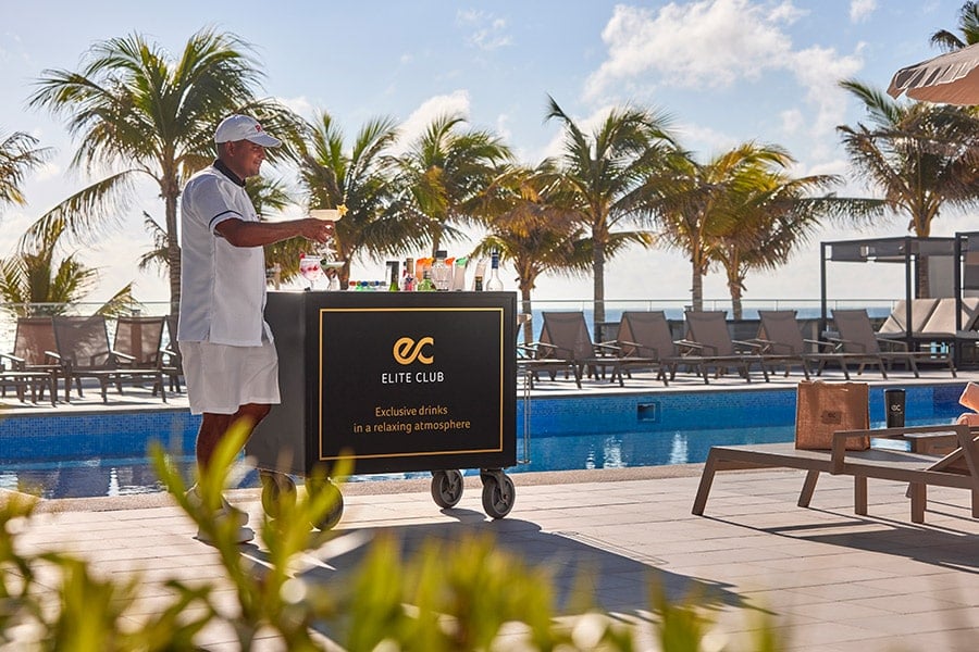 pool-elite-club-hotel-riu-palace-kukulkan-2.jpg