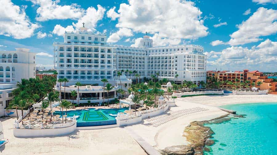 Beach-hotel-riu-palace-las-americas.jpg