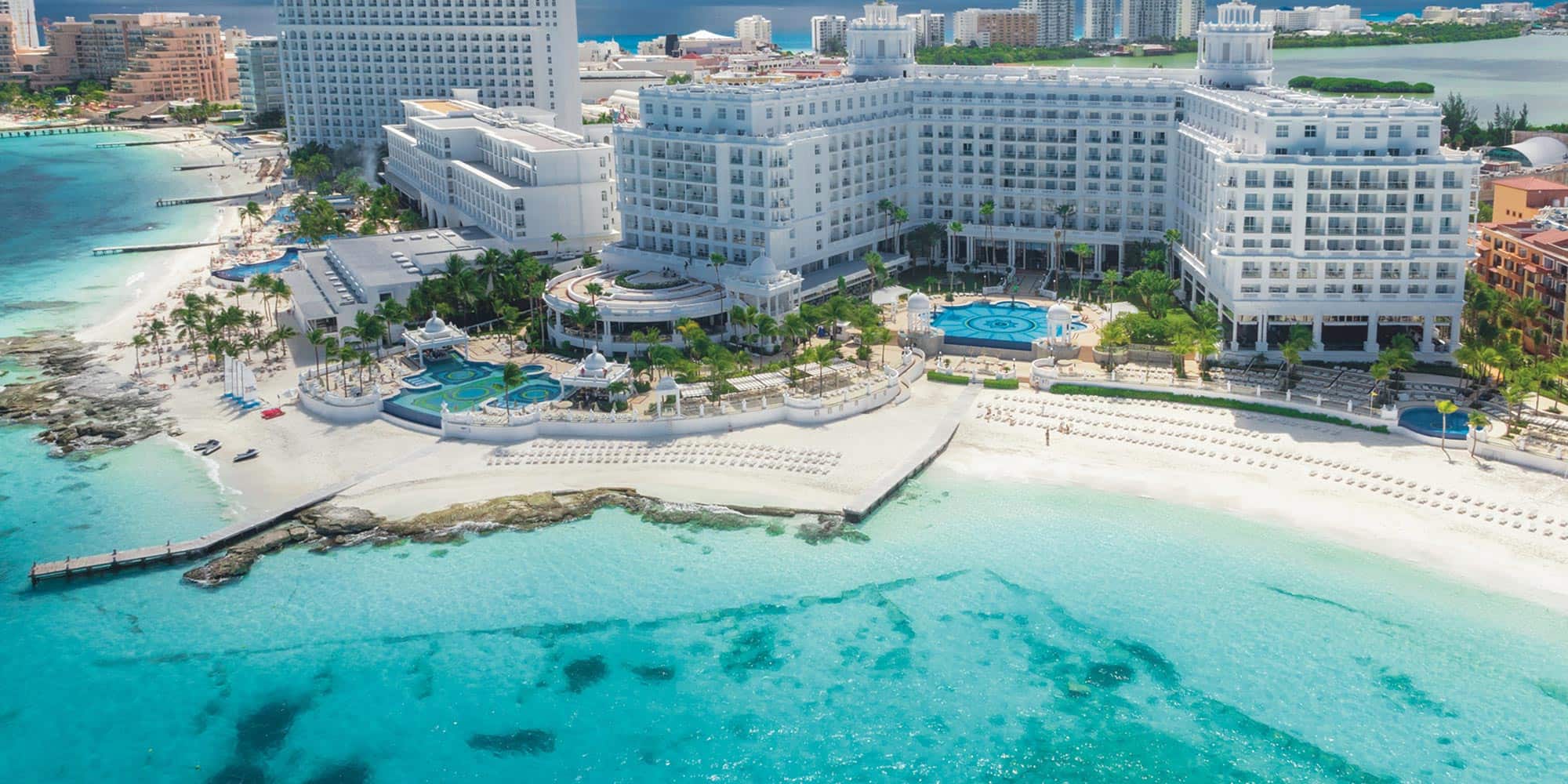 slide-riu-palace-las-americas.jpg
