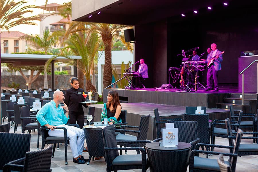Bar-hotel-riu-palace-oasis-2.jpg