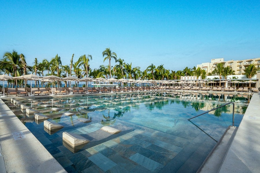 pools-hotel-riu-palace-pacifico.jpg