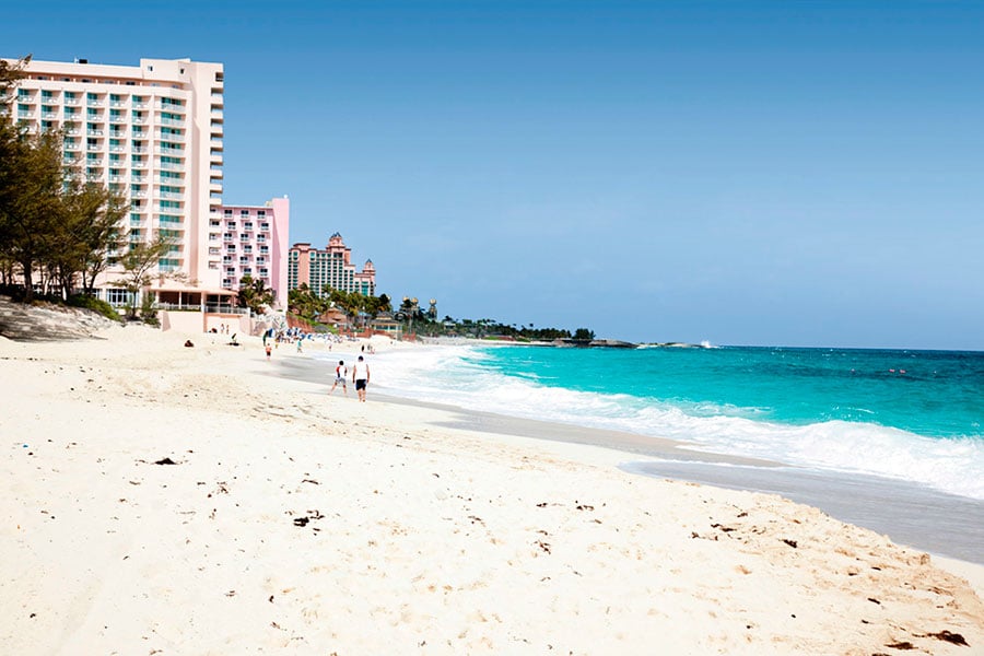 Beach-riu-palace-paradise-island-2.jpg