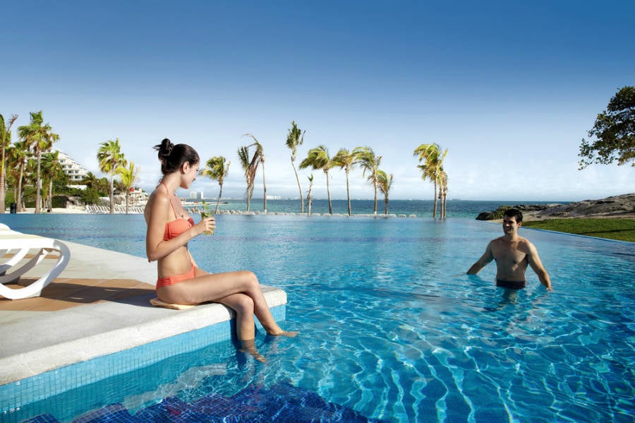 Pool-hotel-riu-palace-peninsula-2.jpg