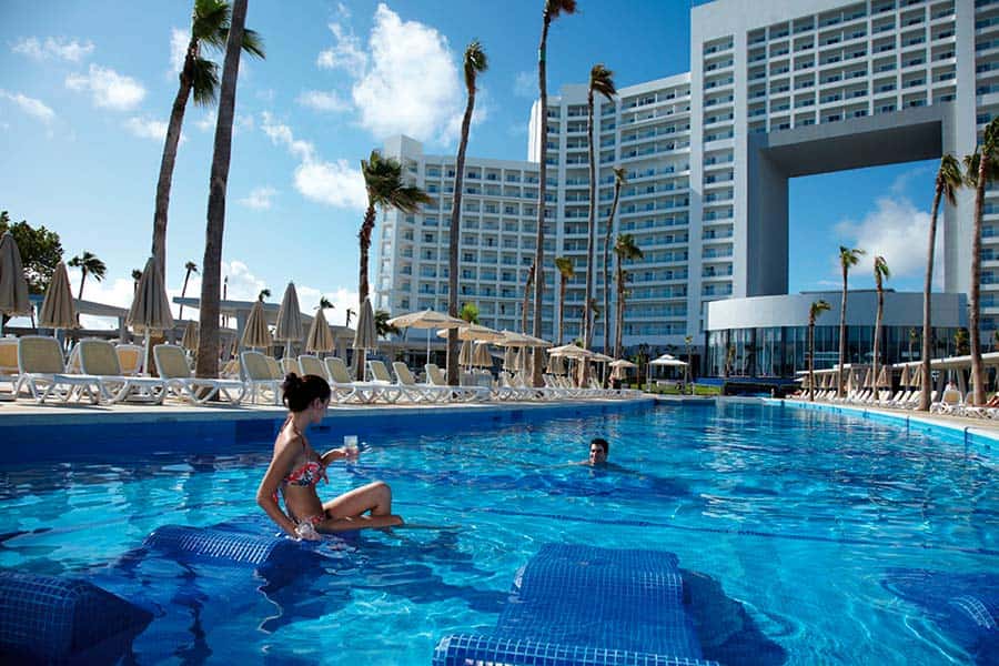 pool-hotel-riu-palace-peninsula-4.jpg