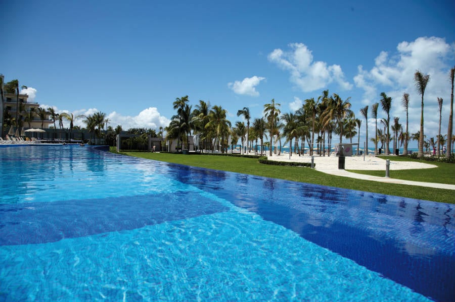 pool-hotel-riu-palace-peninsula.jpg