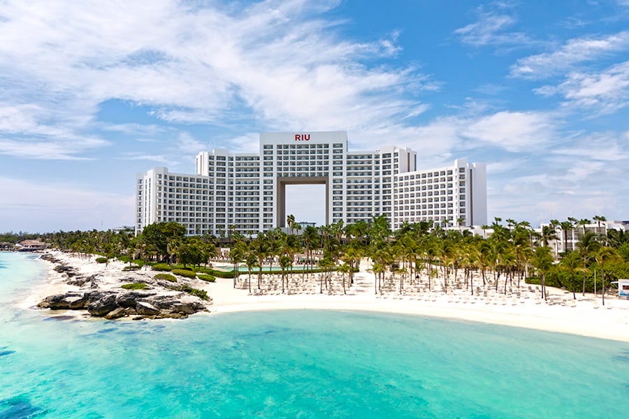 beach-riu-palace-peninsula-11.jpg